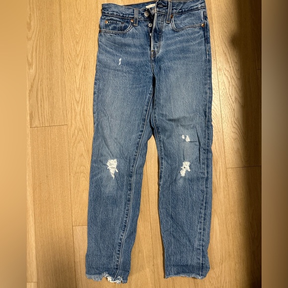 Levi’s Wedgie - size 24 - Picture 1 of 3